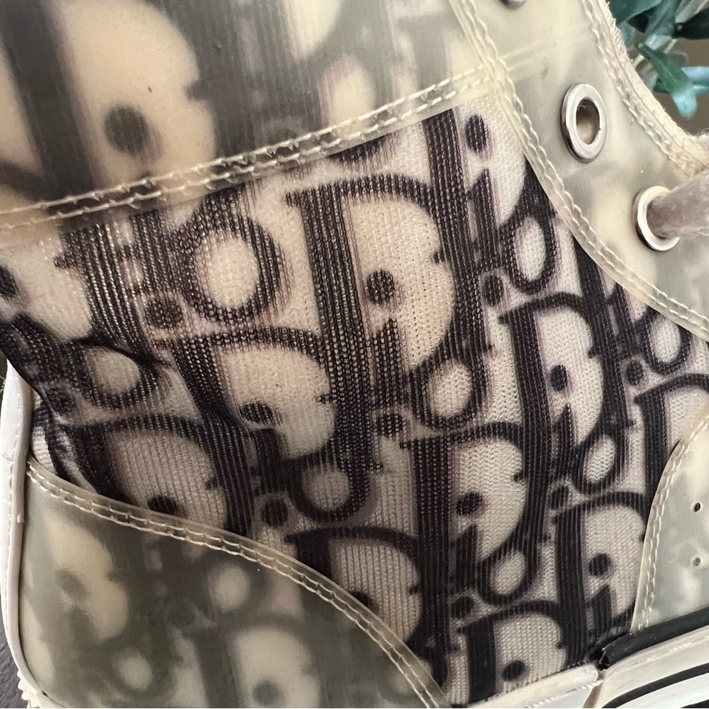 Men’s B23 League High-Top Sneaker
White and Black Dior Oblique Canvas - Picture 7 of 9